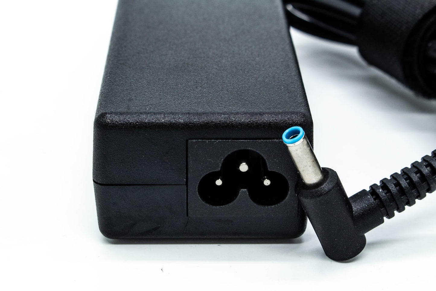 Smart AC power adapter (65 watt) - 4.5mm barrel connector, non-power factor correcting (NPFC) - Requires 3-wire AC power cord with C5 connector (Prohibited to India and China)